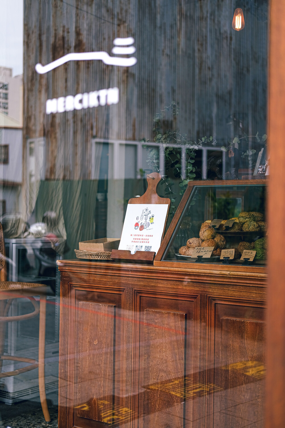 一家讓你愛上司康、古物與美好生活畫面的〈木溪MERCIKTN〉。 [選品店]