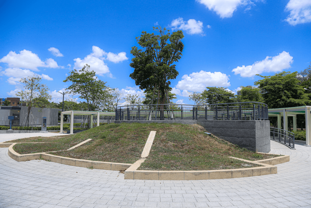 左營「綠園道」單車攻略:看島式月台、聽交響樂、馳乘在龍貓隧道《一日五感之旅》 - 第10張圖