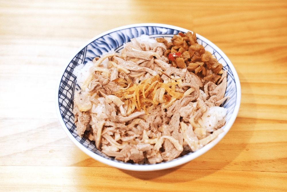巷口神級油飯、童年鹹冰棒、香酥蔥肉燒餅:高雄「建興路」一日市場美食5選 - 第9張圖