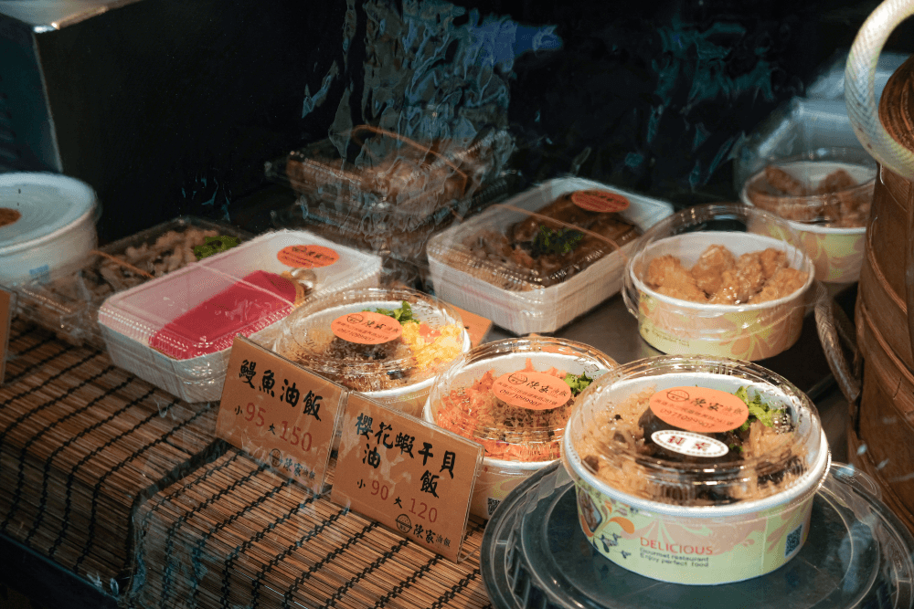 巷口神級油飯、童年鹹冰棒、香酥蔥肉燒餅:高雄「建興路」一日市場美食5選 - 第18張圖