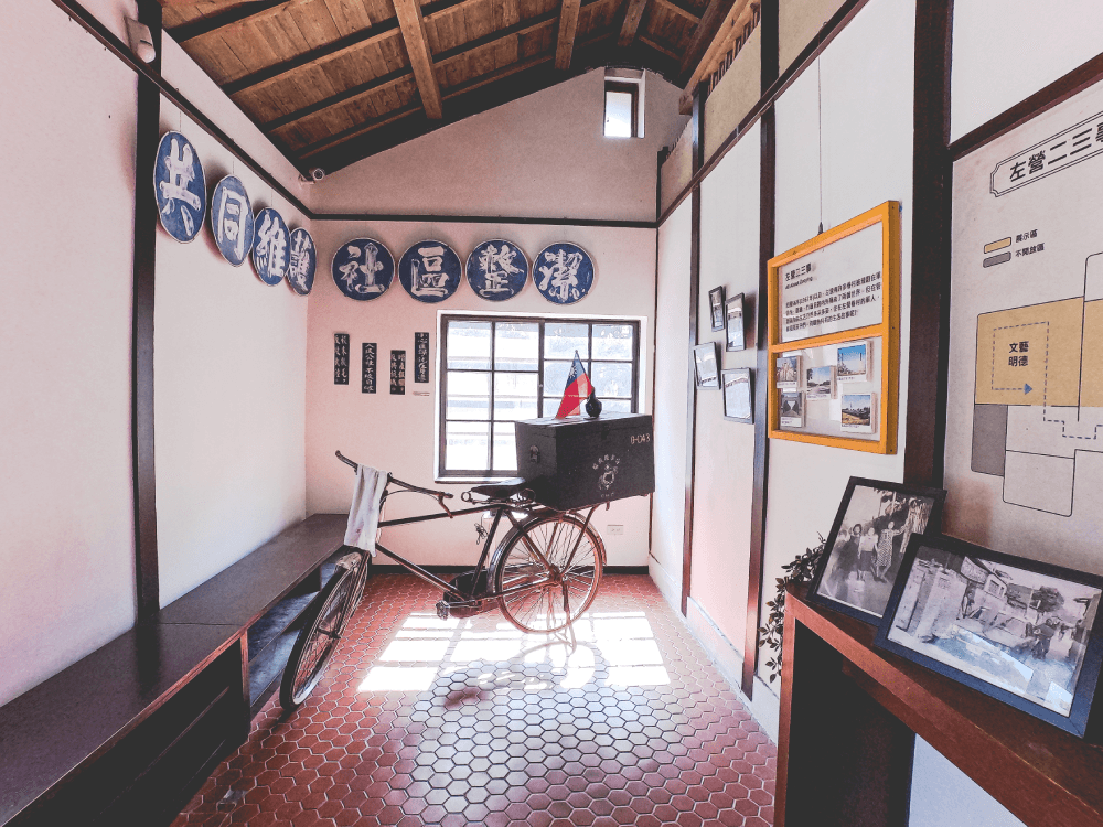 高雄・再見捌捌陸-臺灣眷村文化園區 » 留在記憶裡的大樹、紅門和低矮眷舍。 - 第13張圖