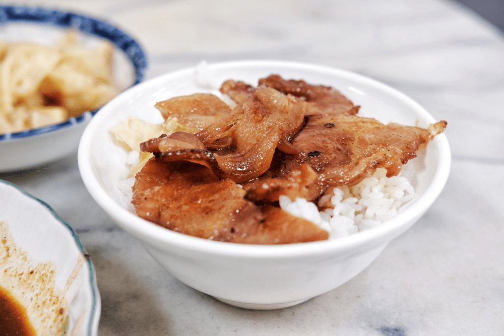 高雄燒肉飯:有炭火香的肉飯,其實是高雄限定口味!【小吃原產地。vol.5】 - 第1張圖